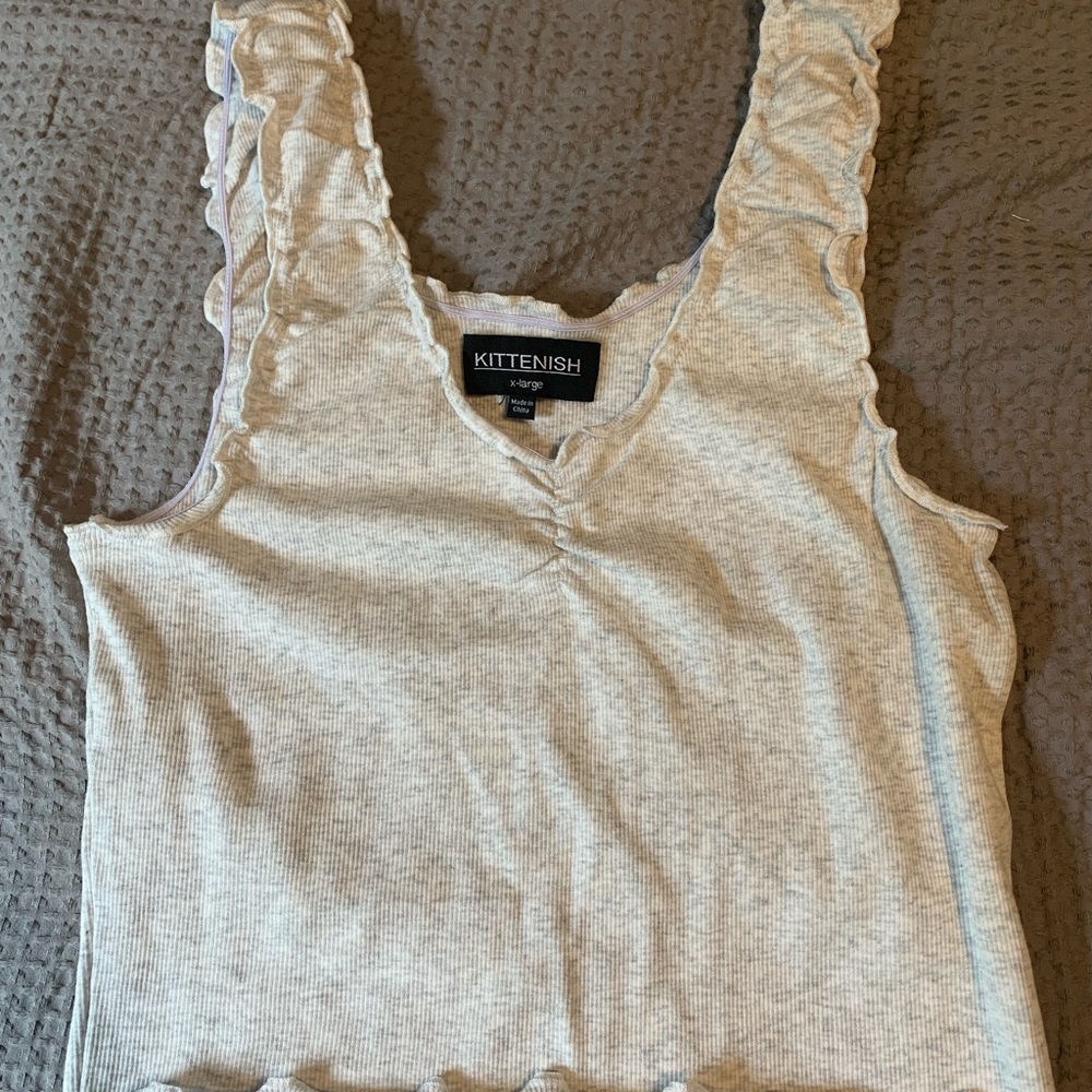 Kittenish Grey cropped tank top